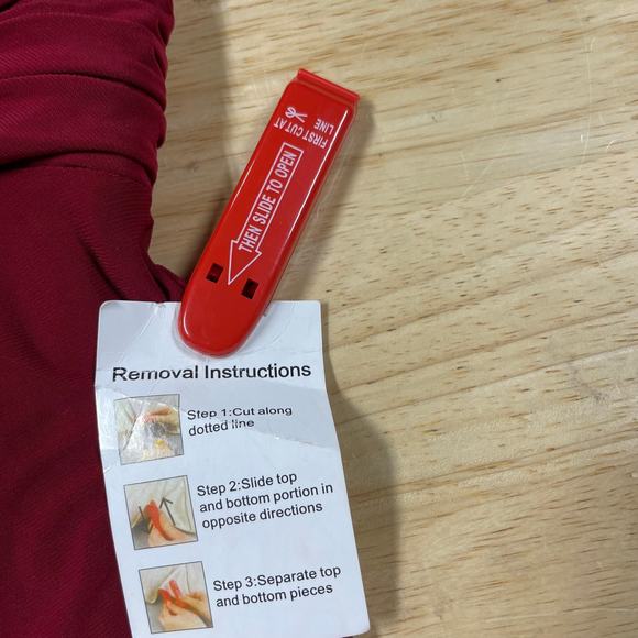 Mac Duggal NWT Fabulouss V-neck Pleated Twisted Waist Gown Cape Sleeve Size 16W - Picture 9 of 9